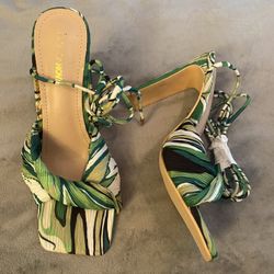 NWOT Womans Green Lace 4 Inch Heels Size 8 By Fashion Nova 