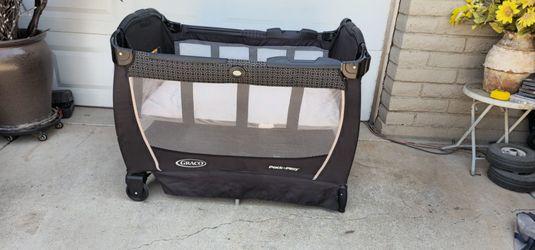 **Beatiful GRACO pack n go playpen **