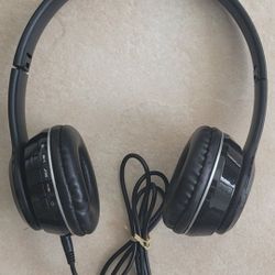 BLUESTREAM BLUETOOTH HEADPHONES  + USB CHARGER & AUX CORD 