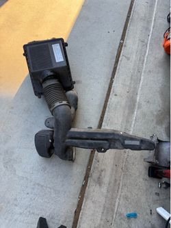 2007 Yukon air box and tube