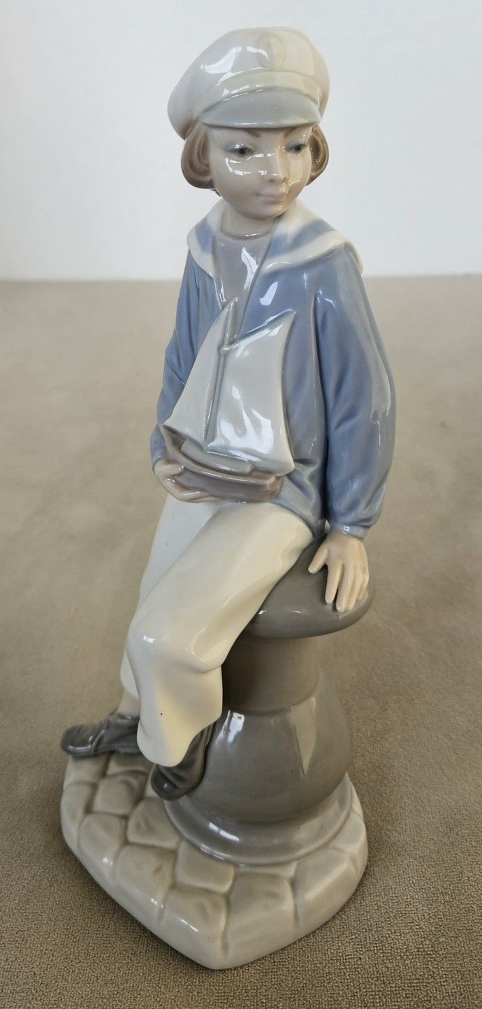 Lladro 4810 Seated Sailor Boy with Yacht Salvador Furio Figurine Glossy