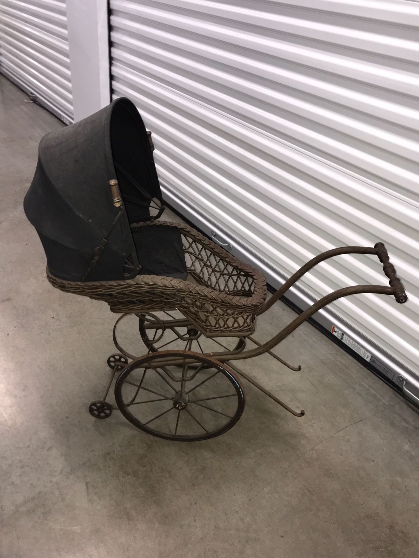 Antique Doll Buggy Pram Carriage Stroller! Perfect For A Nursery Or Display!