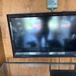 Tv With Wall Mount 