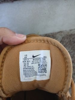 Nike shoes in good conditions size 6Y