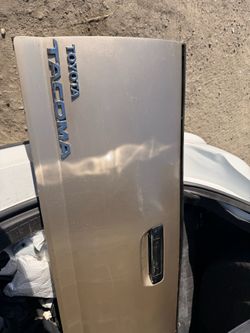 2005-2015 GOLD TACOMA PRERUNNER TAILGATE