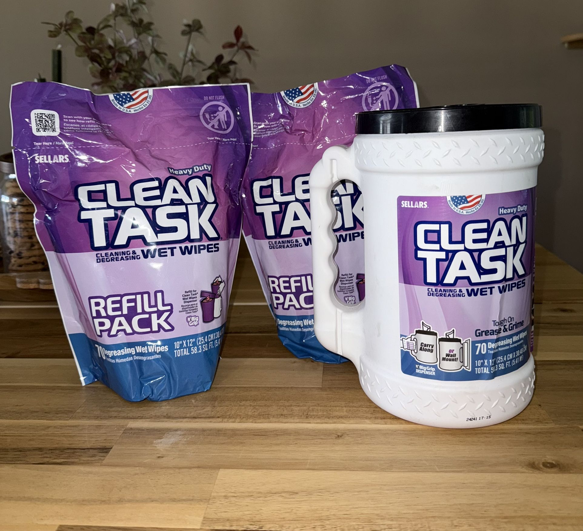 Cleaning & Degreasing Wet Wipes Dispenser And 2 Refills