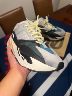 Yeezy wave runner 700 size 10