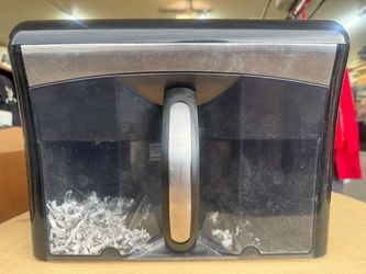 Small desktop 12-sheet multi-media shredder