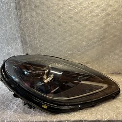 2019 2020 2021 2022 Porsche Macan Headlight Right Passenger OEM LED 