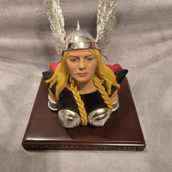 Earth X Thor Goddess of Thunder LIMITED EDITION RESIN BUST