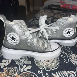 Girls Converse Allstars Size 11.5