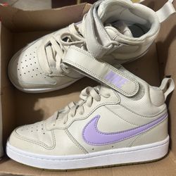 Nike Youth Shoes 4.5 Y