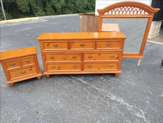 ✨ RIVERSEDGE SOLID WOOD • WARM PINE • CLASSIC BEAUTY ✨
$99