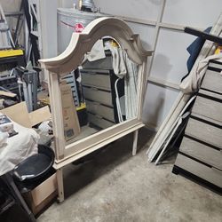 Dresser MIRROR