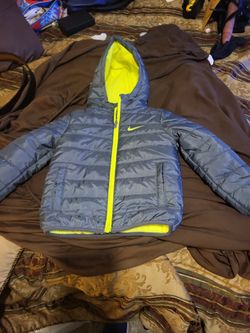 Nike Baby Boys Sports Essential Padded Jacket Color Black Sz 4T .. 3 to 4 Years Old 