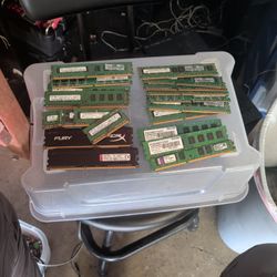 Lot Of Computer PC RAM Sticks
