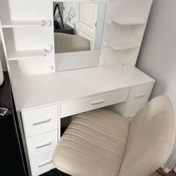 White vanity With Makeup Chair Included 