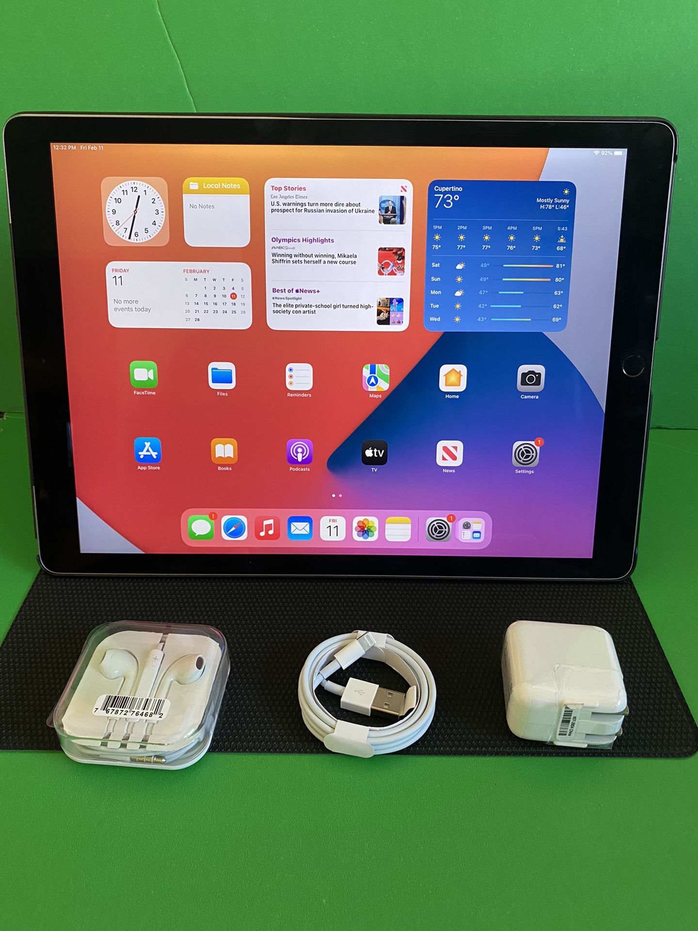 128GB Apple IPad Pro 12.9” (Retina /Touch ID / IOS 15) WiFi + cellular (T Mobile / AT&T/ Verizon / LTE) with Accesories (Apple pencil compatible)