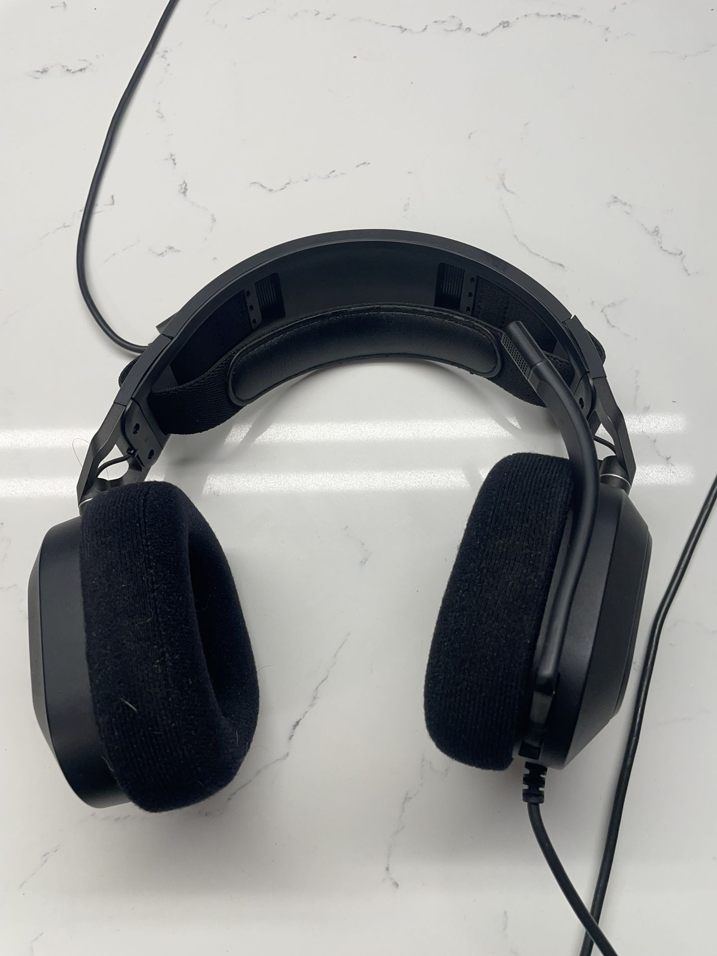 Corsair HS80 RGB wired headset for Pc 