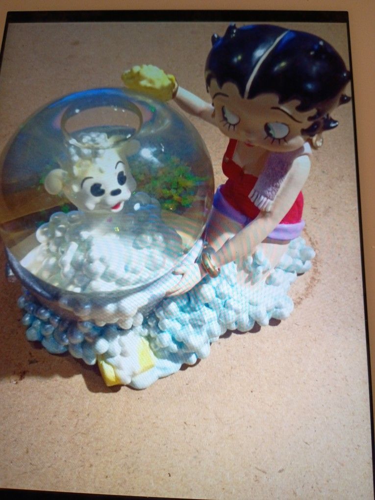BETTY BOOP BUBBLE BATH SNOW GLOBE WITH PUDGY ITEM # 6807. WESTLAND GIFT WEAR COLLECTIBLES