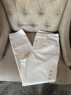 Old Navy Pixie High rise, Secret-slim pockets pants in white. Size 10