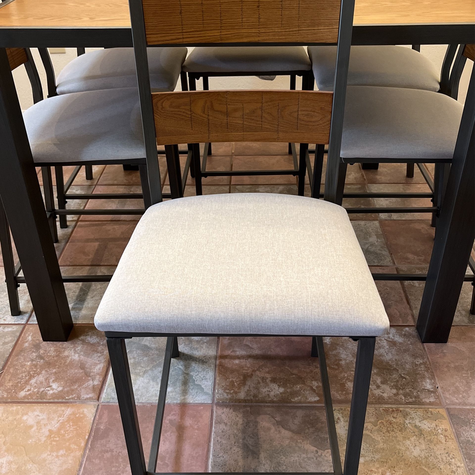 Ashley Furniture Stellany 7pc Barstool and Table Set for Sale in Oro