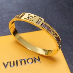 Classic fashion bracelet