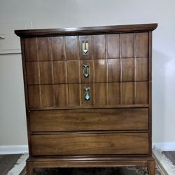 Mid Century Modern Dresser Highboy Dixie Walnut 5 Drawer Wood Brass Chest Handle