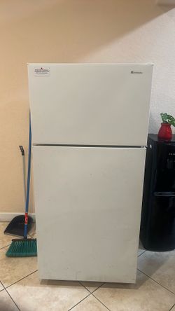 Americana 15.6 Cu. Ft. Top-Freezer Refrigerator