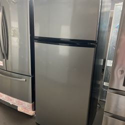 WHIRLPOOL APARTMENT SIZE TOP FREEZER REFRIGERATOR 