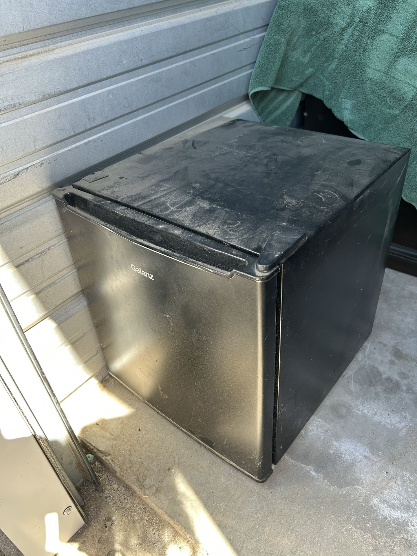 Great Beverage Mini Fridge!