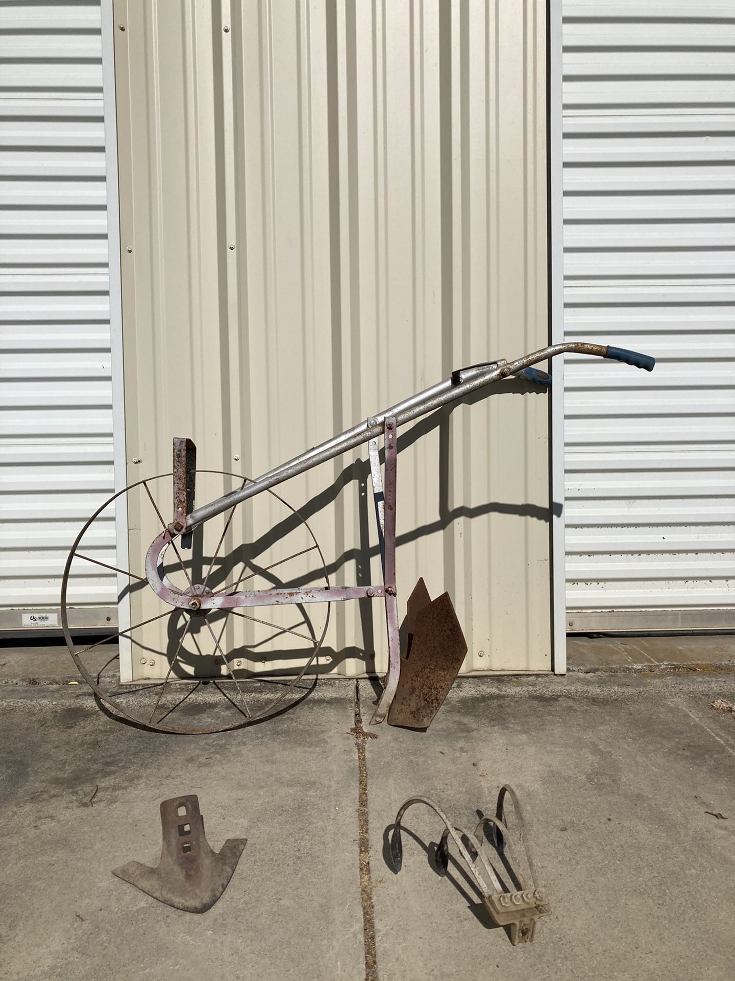 Garden Tiller / Wheel Hoe / Plow