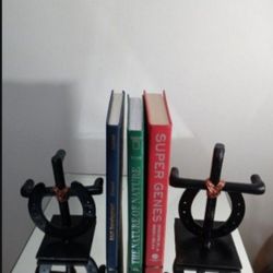 Vintage Cast Iron Bookends 7"×5" - A33 EB