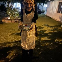 Creepy Old Lady Halloween Anamatronic 