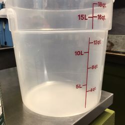 Cambro Clear Containers 15Lt. (18Qt) Doesn’t Include The Lid.