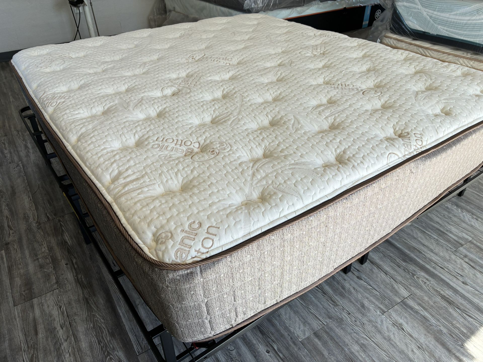 13” Latex Luxe Organic King Hybrid Mattress Retail 3500 Our Price 699