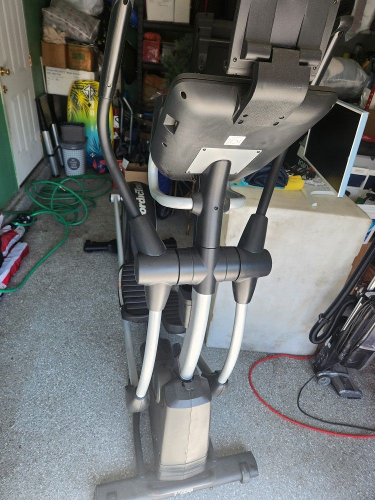NordicTrack Se 9i Elliptical Machine