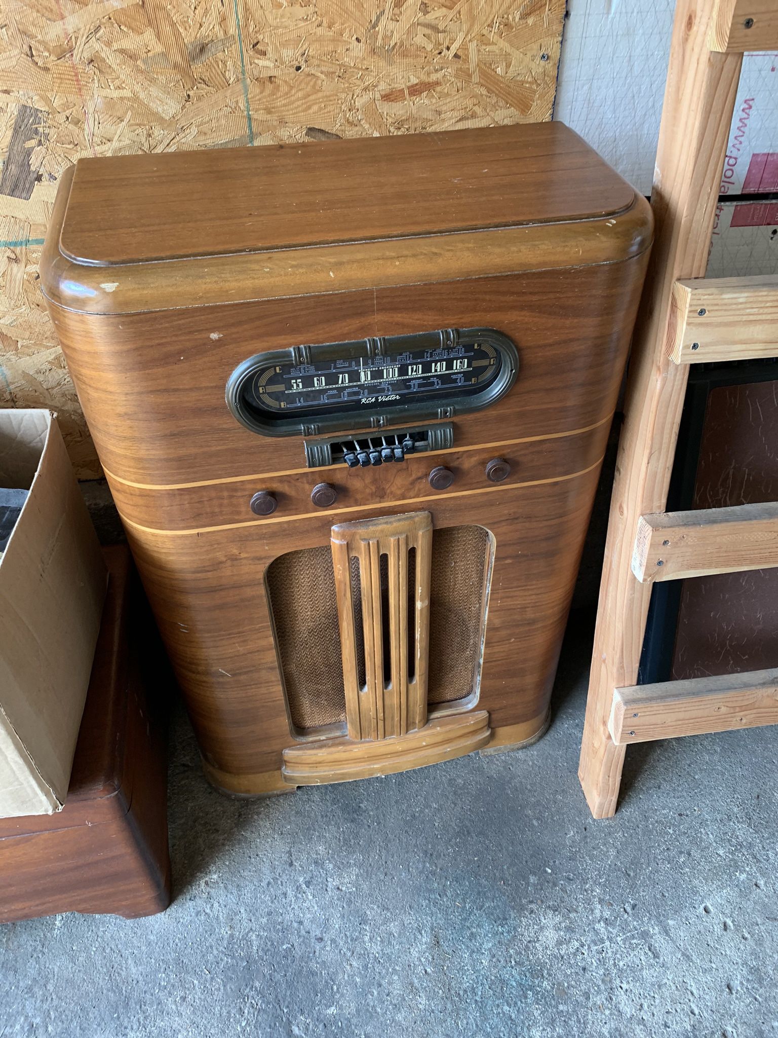 Antique Radio / Record Player 