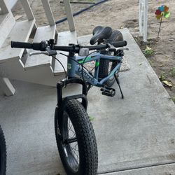se vende bicicleta Nueva ubicado en tulare