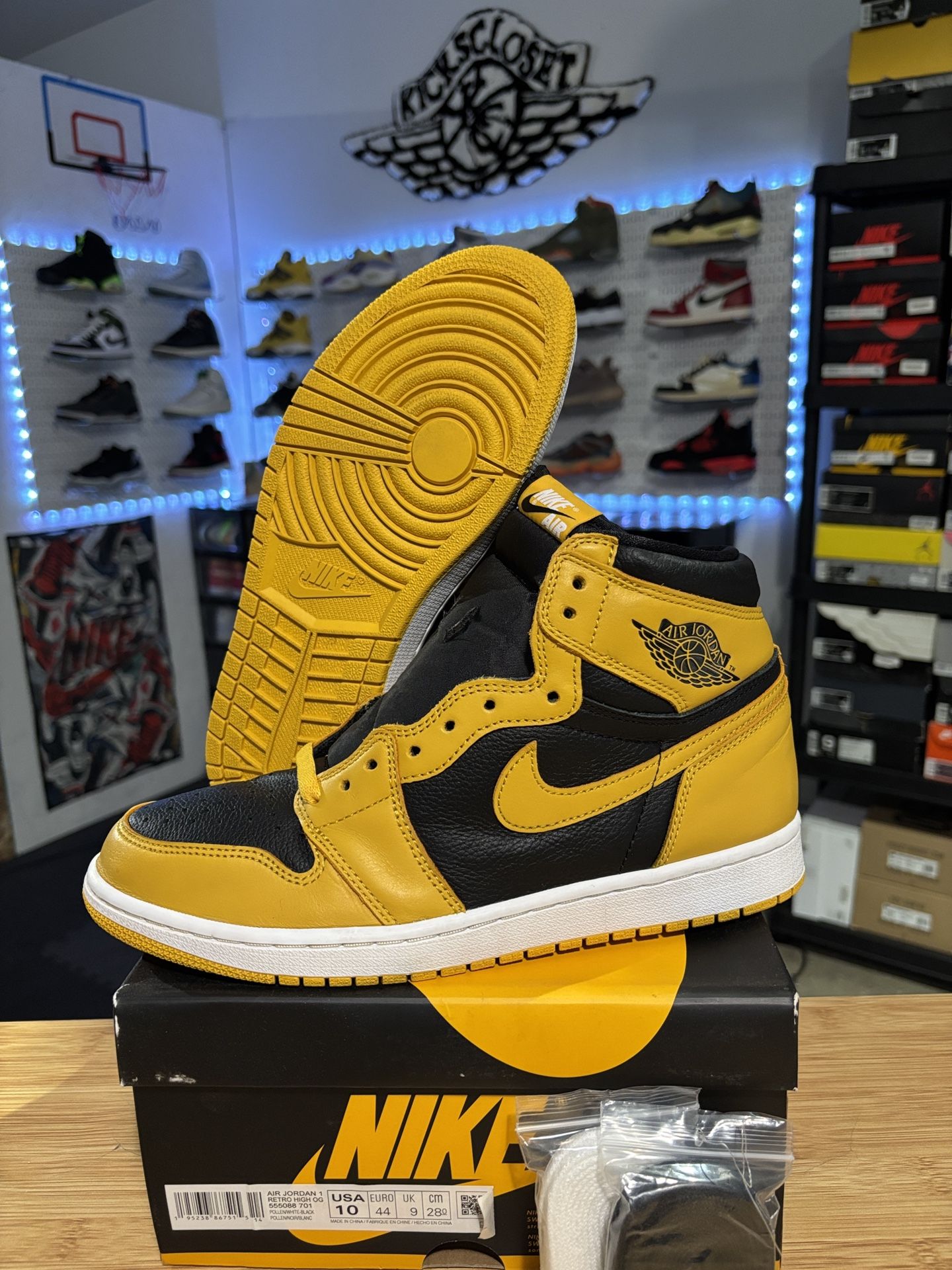 AIR JORDAN 1 RETRO “POLLEN” SIZE 10