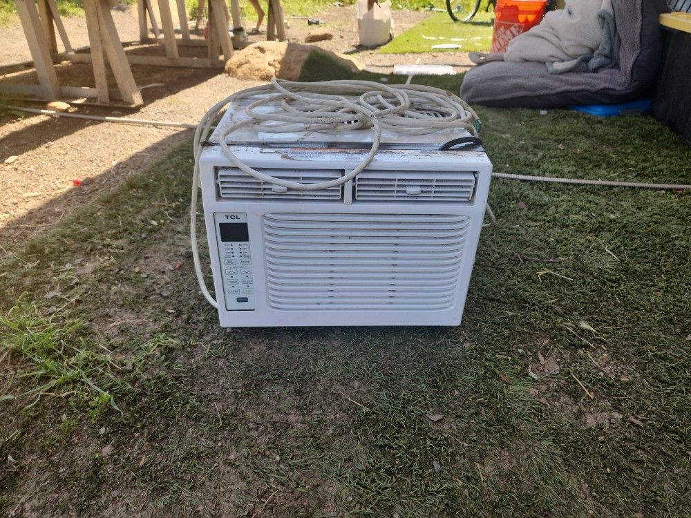 Window AC UNIT 5,000 BTU