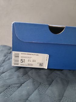 Youth 5 1/2 y Sneakers 