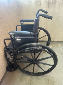Silla de ruedas mediana hasta 250  libras