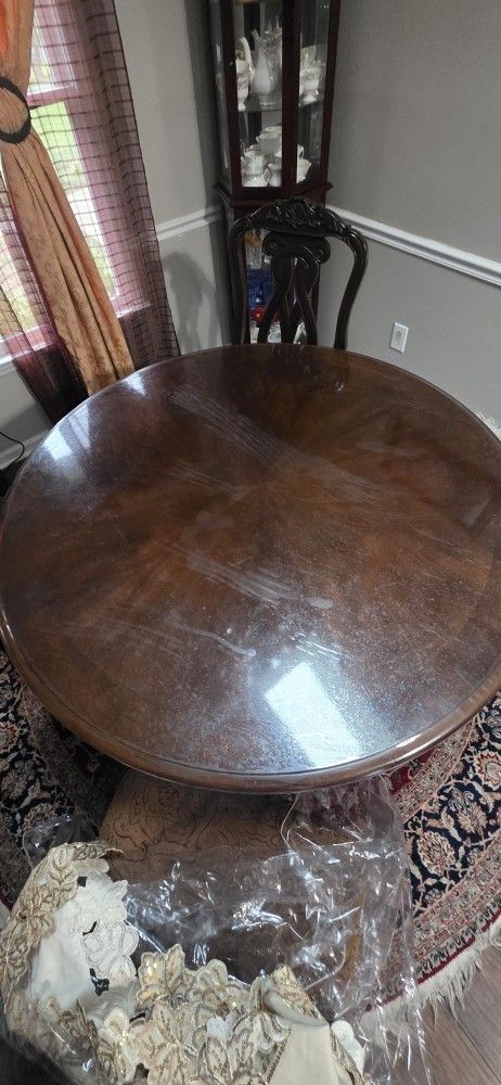 4 Chairs And Table