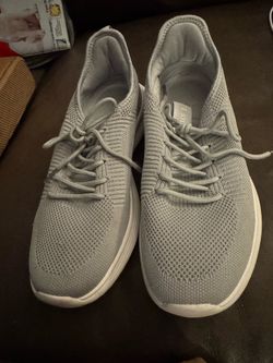 Pair woman size 10 tennis from amazing still like new 20