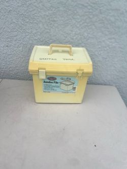Vintage W.T. Rogers Jumbo File Portable Document Box New Traditions Home READ. One latch is broken. Comes complete with holders.