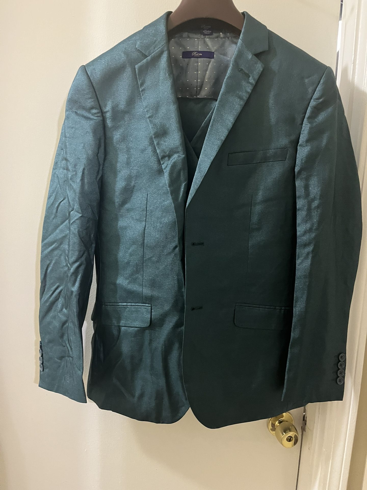 Young Men’s 3 Pc Suit Set (waist 32)