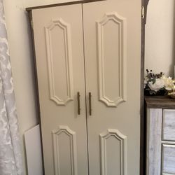 Closet All Shelves For Folding Clothes 