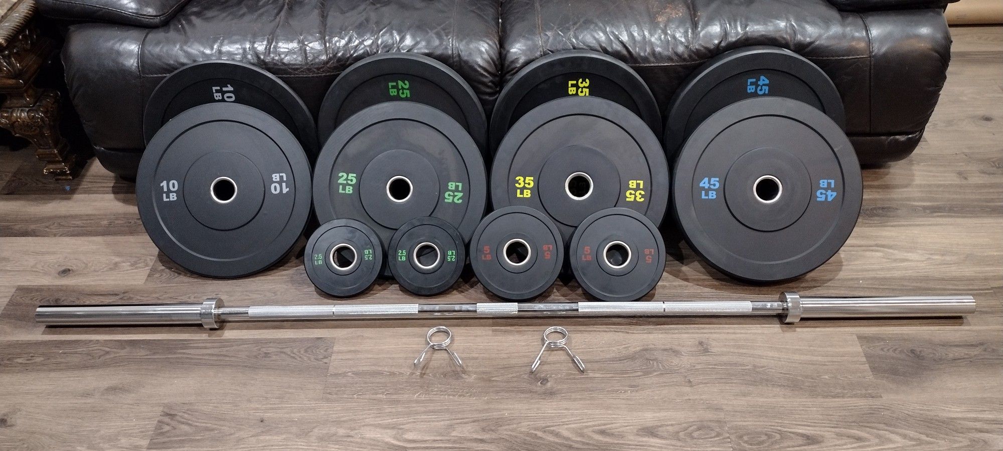 OLYMPIC BARBELL BAR 7ft.
45lb. AND OLYMPIC BUMPER
WEIGHT PLATES.