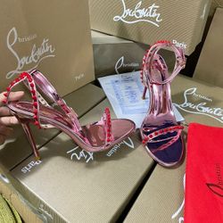 Louboutin  Metallic Heels 🩷 See Photos Details 